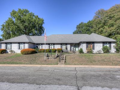 2121 Laura Ln