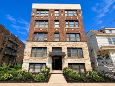 81 Romaine Ave #2-1R