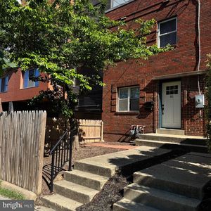 81 Q St SW