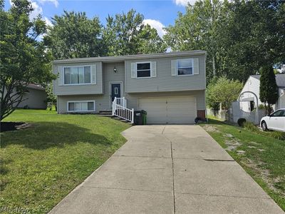 Property at 6698 Hedgeline Dr, Bedford Heights, OH