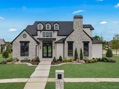 303 N 85th Ct