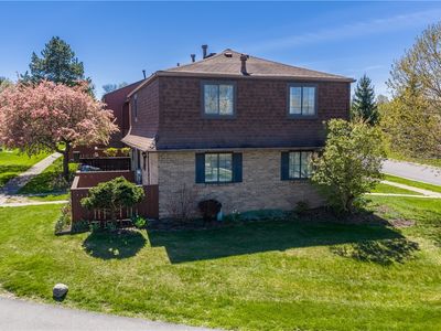 352 Surrey Hill Way