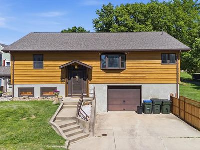 208 N Library St
