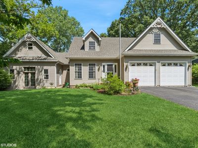 36497 N Hawthorne Ln