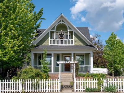 1804 W Augusta Ave