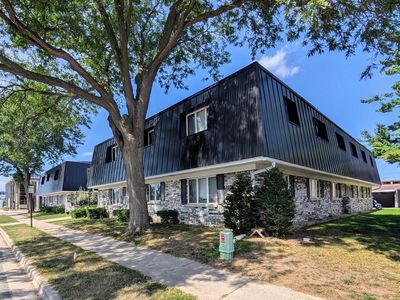205 E Division St