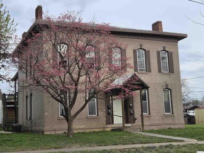 Property at 609-611 S 10th St, Quincy, IL