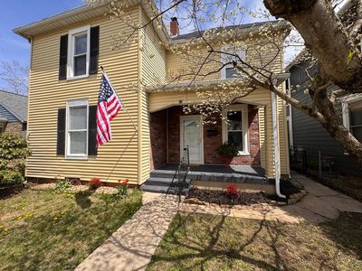 37 N Poplar St