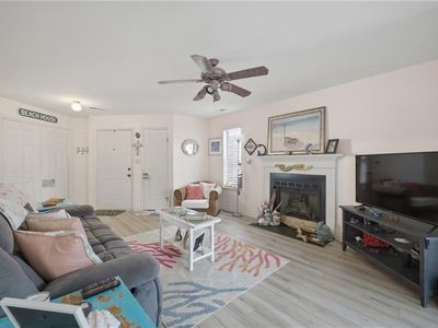5140 Cypress Point Cir APT 202