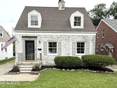 Property at 1776 Hampton Rd, Grosse Pointe Woods, MI