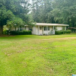 1643 Main St