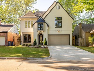 1030 E 36th Pl