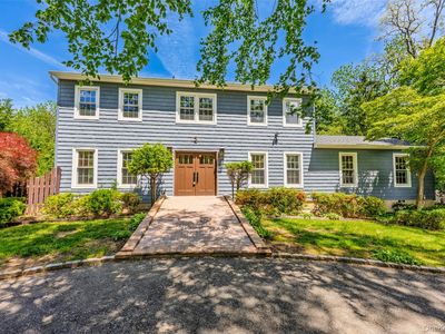 2 Pebble Hill Drive