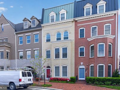 619 E Custis Ave