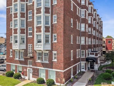 230 E 9th St APT 601