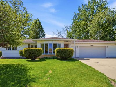 Property at 1926 Crescent Dr, Cedar Falls, IA