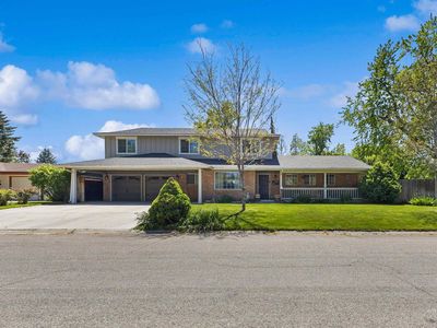2425 N Redway Rd
