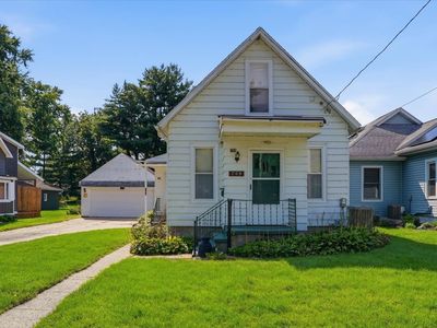 Property at 709 Institute Blvd, Dixon, IL