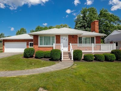 1144 Maple Rd