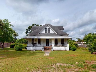 204 S Live Oak St