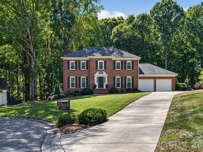 734 Stratford Woods Rd