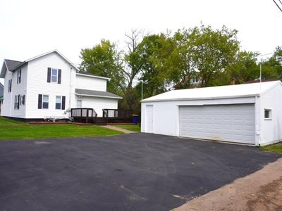 1605 E Main St