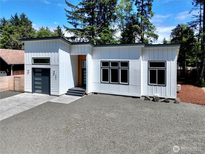 382 Lake View Loop NE