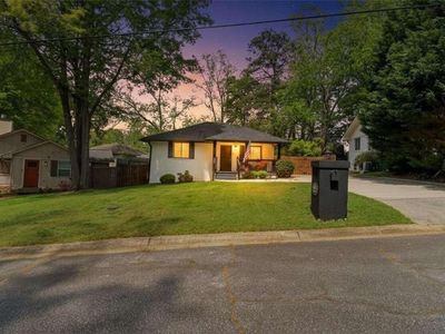 823 Frances Dr SE