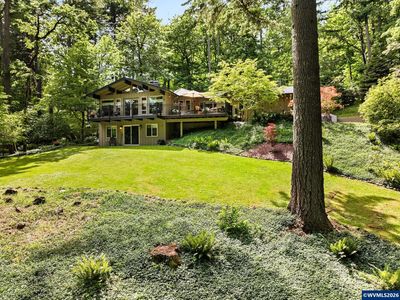 895 NW Carpathian Dr