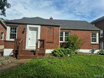 2557 Edison Ave