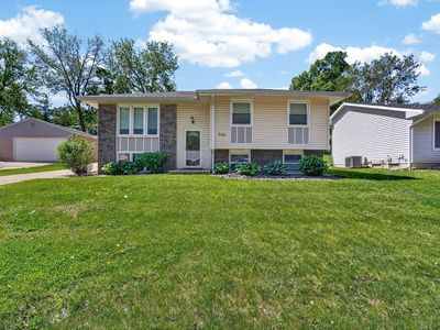 Property at 755 Terrace Dr, Carlisle, IA