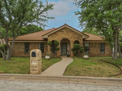 2618 Woodlake Dr