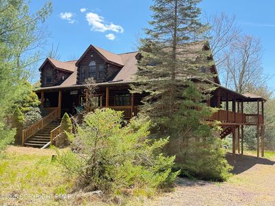 76 Delaware Dr