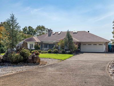 8 Heraldia Ln