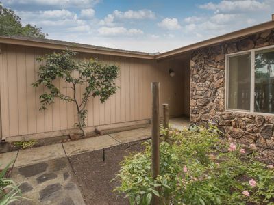 2905 Bateman Ln