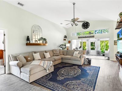 9801 Las Casas DR