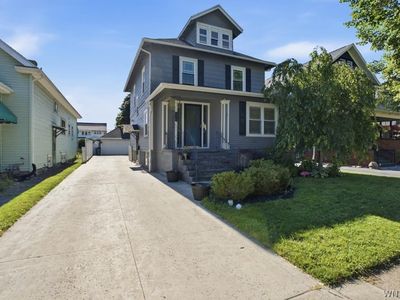 240 Wellington Rd