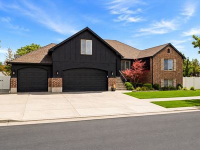 3016 N 3325 W
