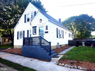 911 W Cherry St