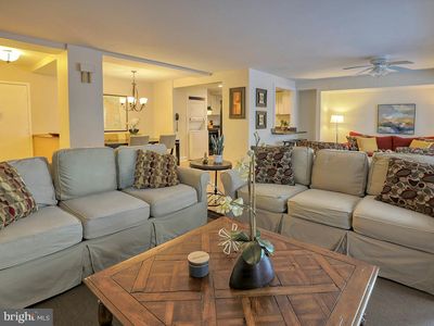 527 N Boardwalk #205