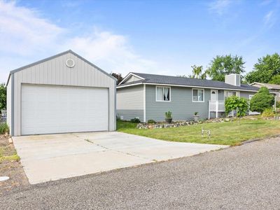 Property at 1103 Christopher Ln, Benton City, WA