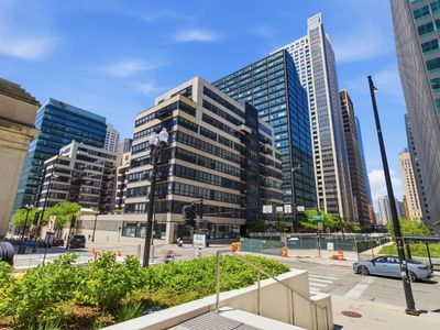 130 S Canal St APT 721