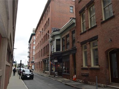 11-17 Peck St