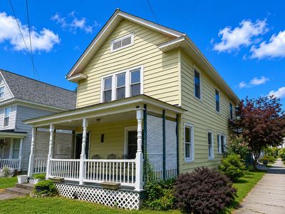 404 River St