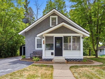 408 Division St E