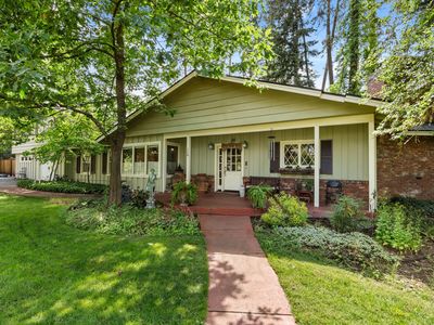 158 Renault Ave