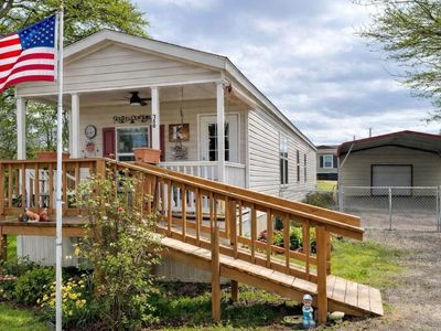 750 Waterfront Row