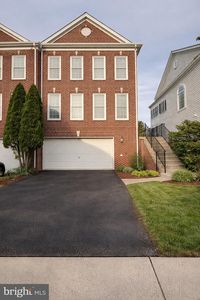 42716 Rolling Rock Sq