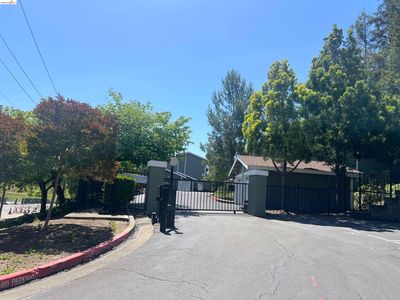 8761 Mountain Blvd #11