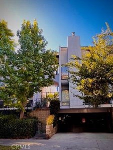 10933 Wellworth Ave APT 10